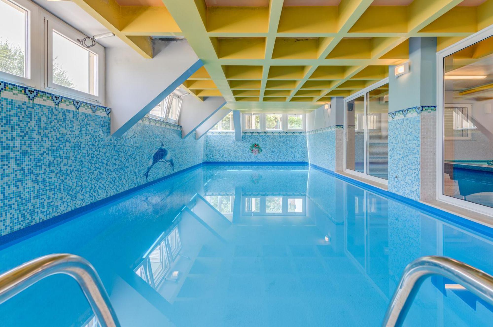 Blue Dolphin Apartment - Private Indoor Pool, Jacuzzi, Garden Split Dış mekan fotoğraf