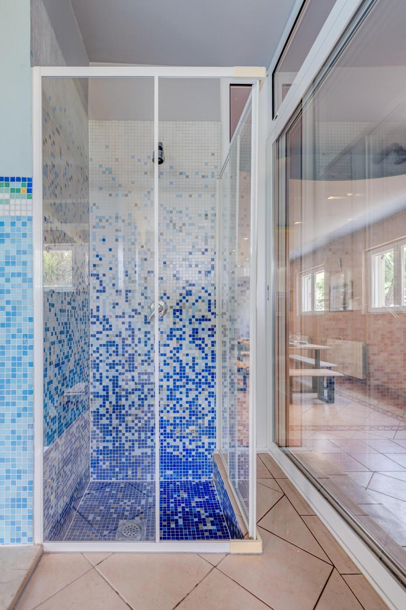 Blue Dolphin Apartment - Private Indoor Pool, Jacuzzi, Garden Split Dış mekan fotoğraf