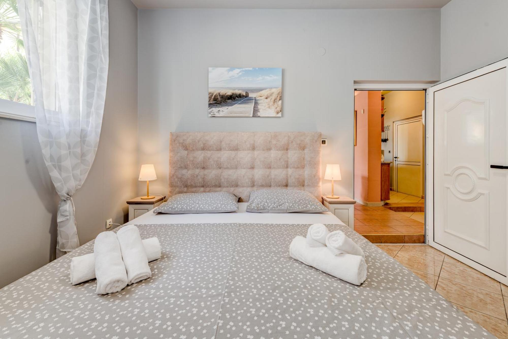 Blue Dolphin Apartment - Private Indoor Pool, Jacuzzi, Garden Split Dış mekan fotoğraf