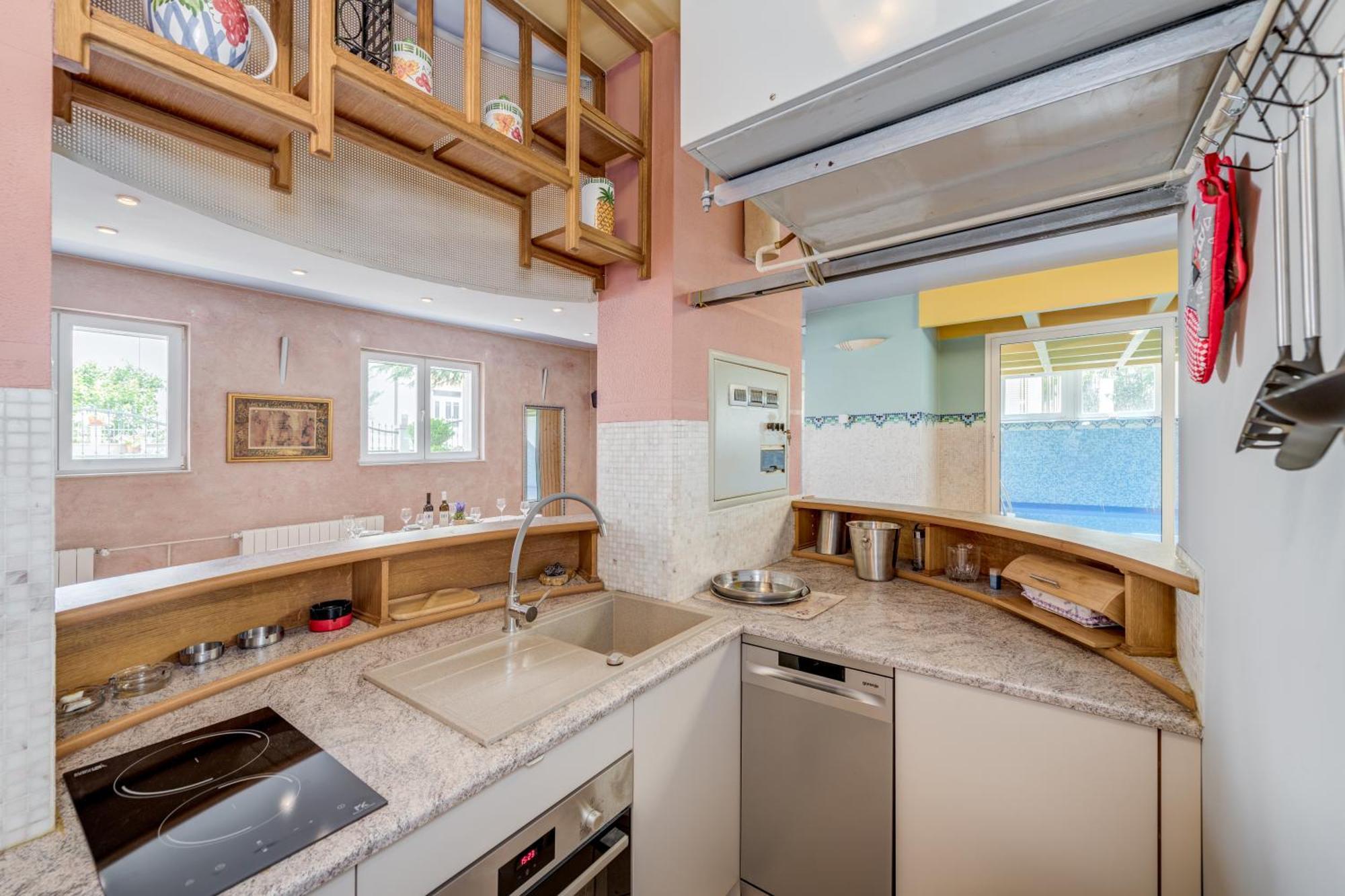 Blue Dolphin Apartment - Private Indoor Pool, Jacuzzi, Garden Split Dış mekan fotoğraf