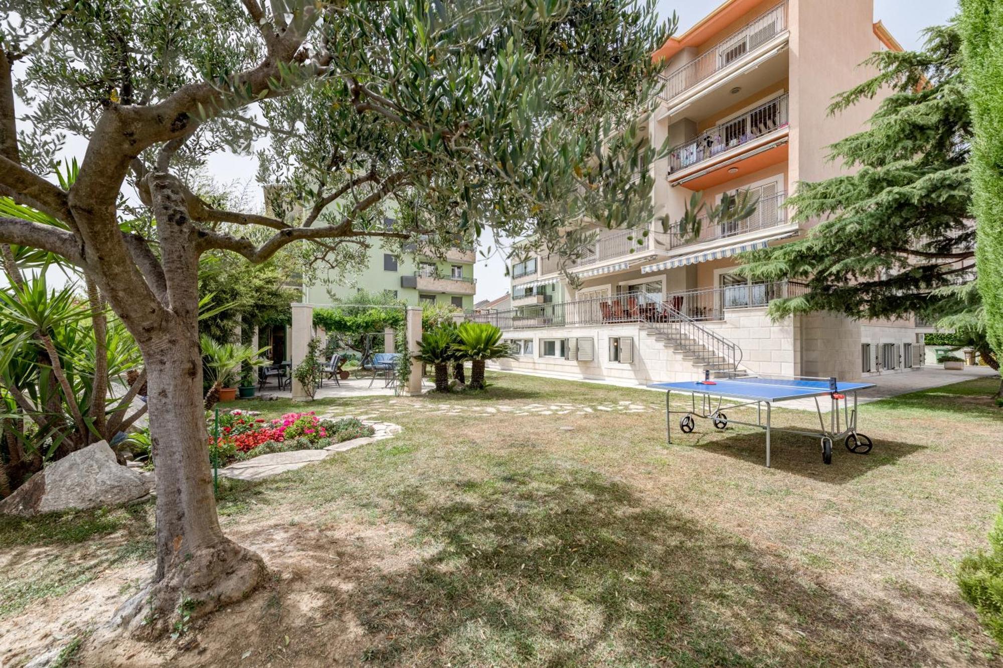Blue Dolphin Apartment - Private Indoor Pool, Jacuzzi, Garden Split Dış mekan fotoğraf