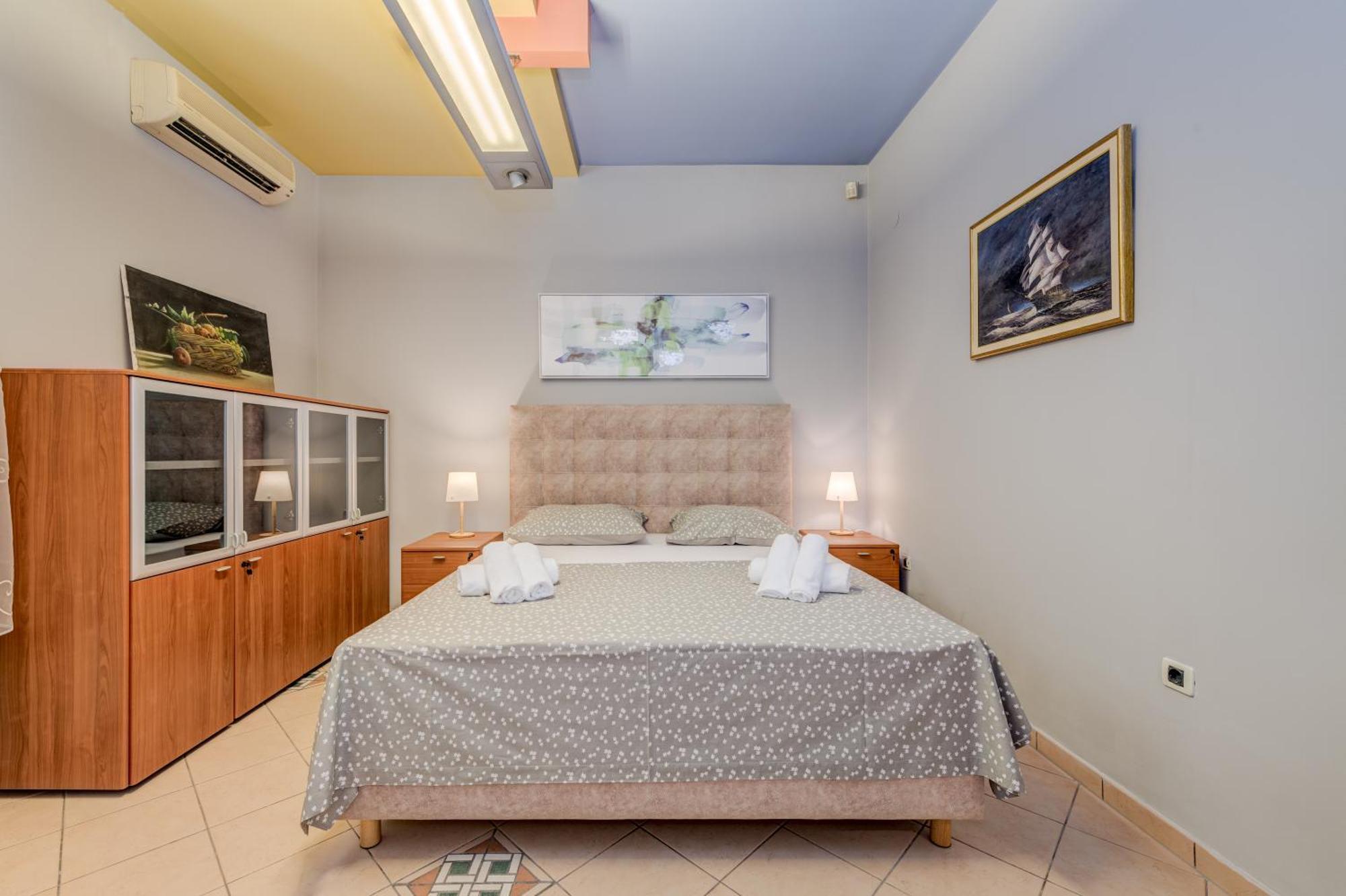 Blue Dolphin Apartment - Private Indoor Pool, Jacuzzi, Garden Split Dış mekan fotoğraf