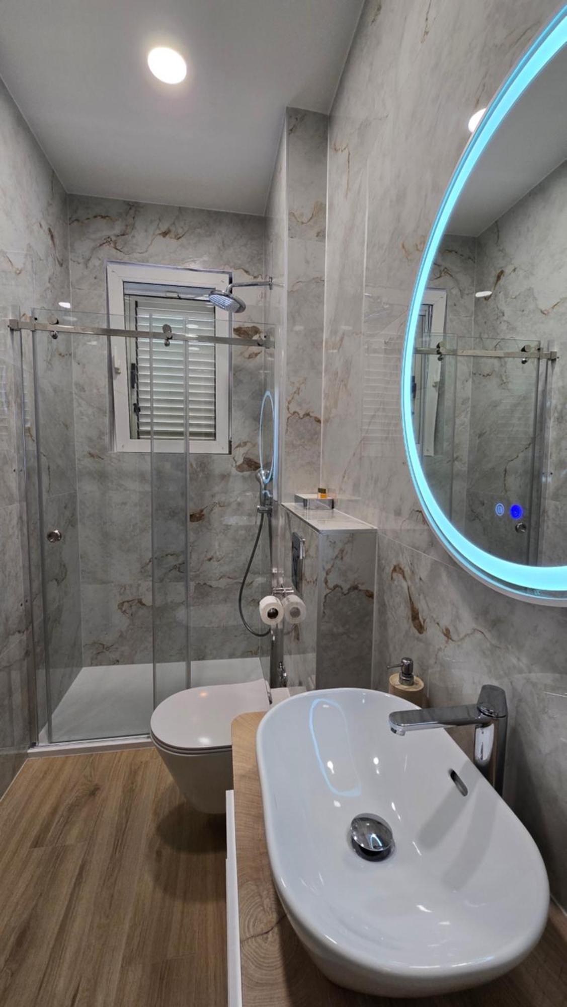 Blue Dolphin Apartment - Private Indoor Pool, Jacuzzi, Garden Split Dış mekan fotoğraf